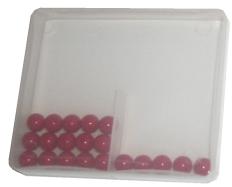 Schüttelbox mit roten Perlen
